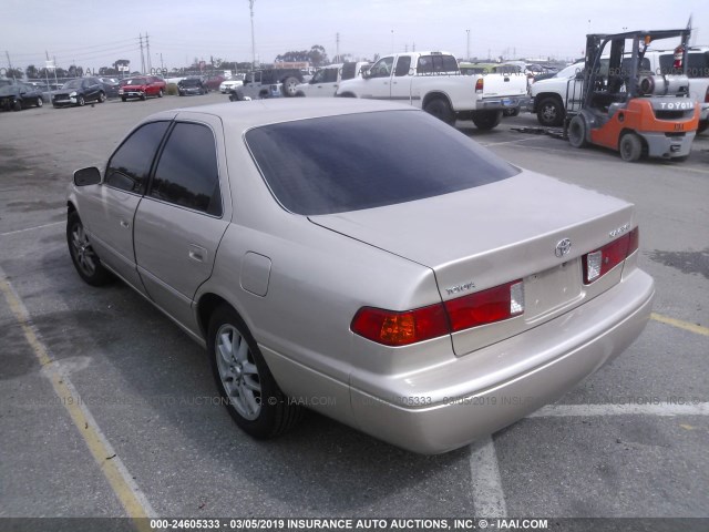 4T1BF28KX1U123996 - 2001 TOYOTA CAMRY LE/XLE 金色 照片 3