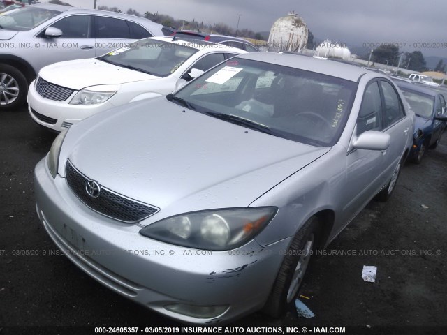 4T1BE32K63U681218 - 2003 TOYOTA CAMRY LE/XLE/SE SILVER photo 2