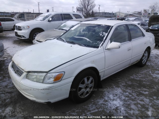 JT2BG22K610563465 - 2001 TOYOTA CAMRY CE/LE/XLE WHITE photo 2