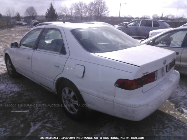 JT2BG22K610563465 - 2001 TOYOTA CAMRY CE/LE/XLE WHITE photo 3