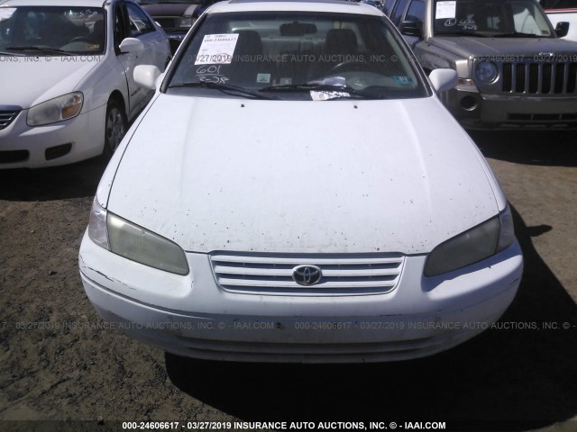 4T1BF22KXVU916035 - 1997 TOYOTA CAMRY CE/LE/XLE 白色 照片 6