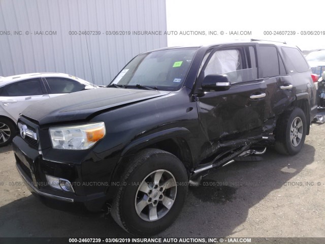 JTEBU5JR2B5063822 - 2011 TOYOTA 4RUNNER SR5/LIMITED/TRAIL BLACK photo 2