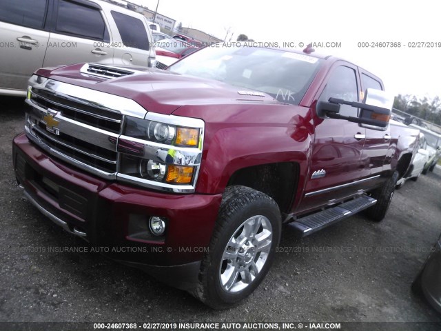 1GC1KXEY8JF205859 - 2018 CHEVROLET SILVERADO K2500 HIGH COUNTRY RED photo 2