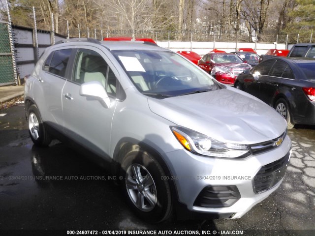 3GNCJLSBXJL228996 - 2018 CHEVROLET TRAX 1LT SILVER photo 1