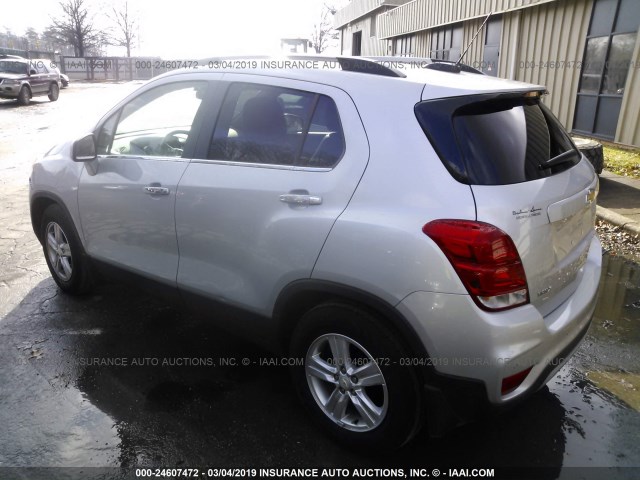 3GNCJLSBXJL228996 - 2018 CHEVROLET TRAX 1LT SILVER photo 3