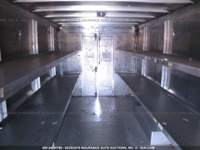 4UZAAMC614CU37255 - 2004 FREIGHTLINER CHASSIS M LINE WALK-IN VAN WHITE photo 8