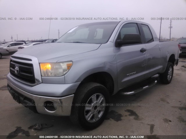 5TFRM5F10BX026469 - 2011 TOYOTA TUNDRA DOUBLE CAB SR5 GRAY photo 2