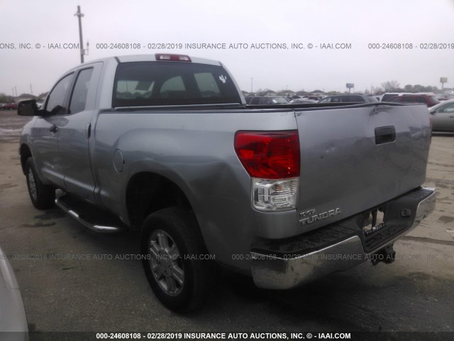 5TFRM5F10BX026469 - 2011 TOYOTA TUNDRA DOUBLE CAB SR5 GRAY photo 3