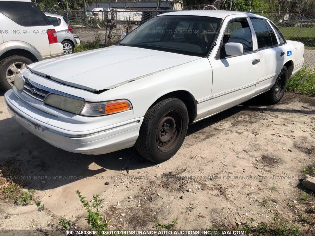 2FALP71W7TX139526 - 1996 FORD CROWN VICTORIA  WHITE photo 2