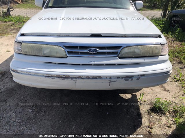 2FALP71W7TX139526 - 1996 FORD CROWN VICTORIA  WHITE photo 6