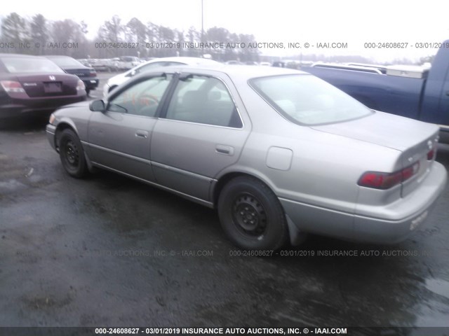 4T1BG28K3WU257561 - 1998 TOYOTA CAMRY CE/LE/XLE GRAY photo 3