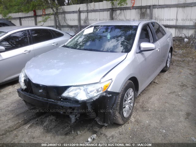 4T1BF1FKXEU383835 - 2014 TOYOTA CAMRY L/SE/LE/XLE 银色 照片 2