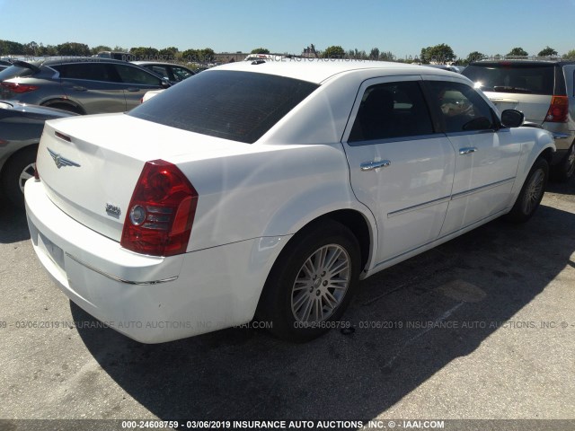 2C3CA5CVXAH328056 - 2010 CHRYSLER 300 TOURING WHITE photo 4