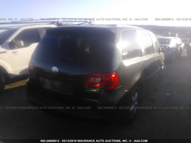 2V4RW3DG3BR717313 - 2011 VOLKSWAGEN ROUTAN SE BLACK photo 4