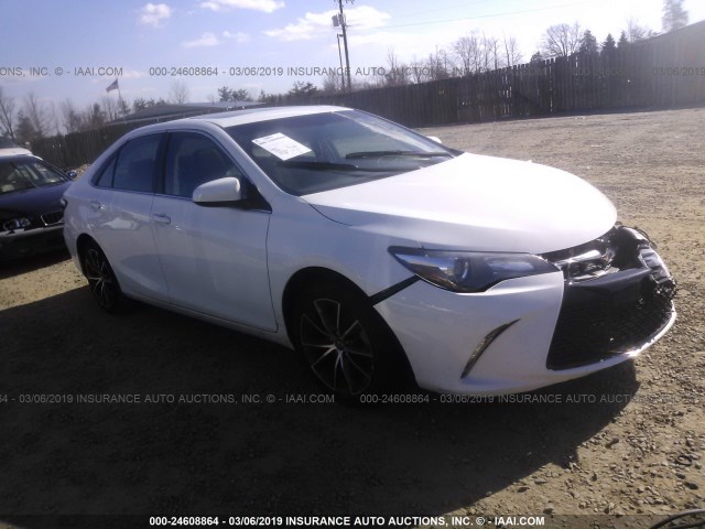 4T1BF1FK1HU728187 - 2017 TOYOTA CAMRY LE/XLE/SE/XSE თეთრი ფოტო 1