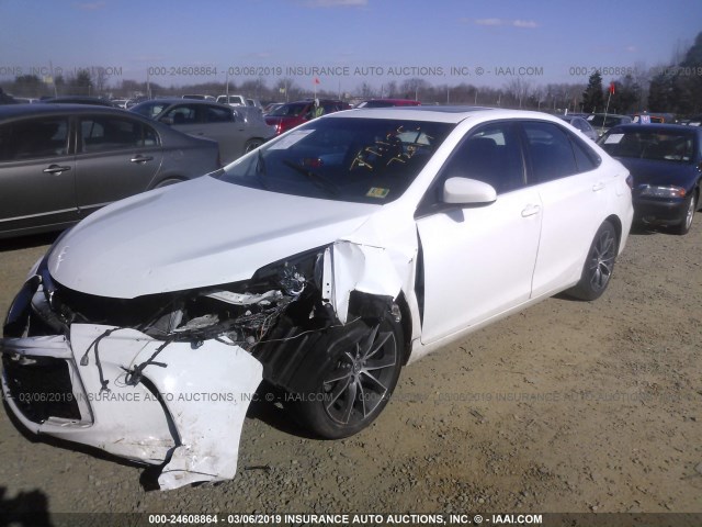 4T1BF1FK1HU728187 - 2017 TOYOTA CAMRY LE/XLE/SE/XSE თეთრი ფოტო 2