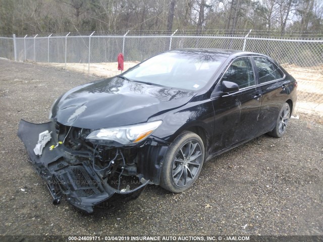 4T1BF1FK3FU929750 - 2015 TOYOTA CAMRY LE/XLE/SE/XSE შავი ფოტო 2