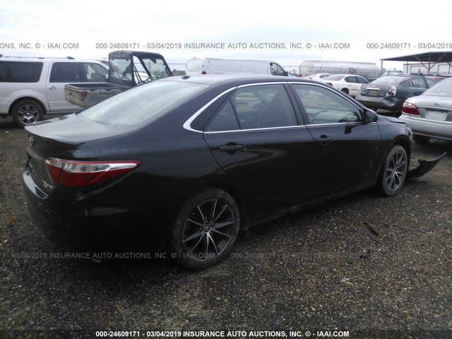 4T1BF1FK3FU929750 - 2015 TOYOTA CAMRY LE/XLE/SE/XSE შავი ფოტო 4