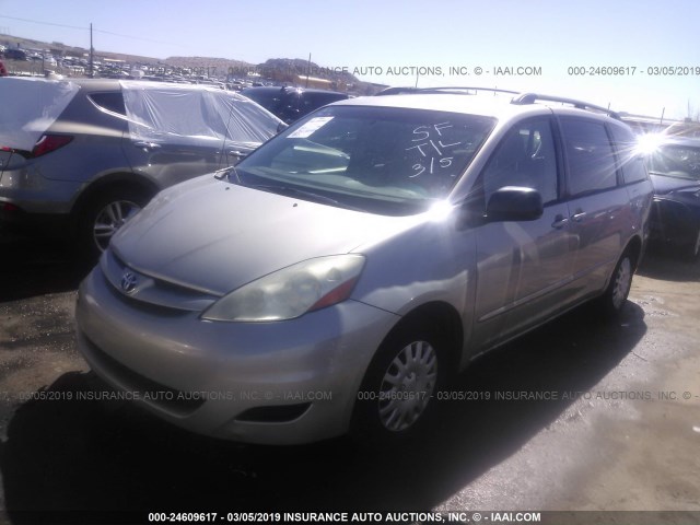 5TDZK23C78S188012 - 2008 TOYOTA SIENNA CE/LE SILVER photo 2