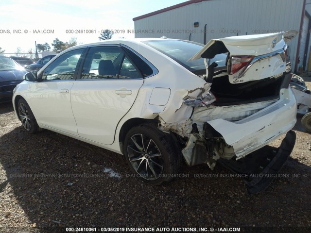 4T1BF1FK2GU221958 - 2016 TOYOTA CAMRY LE/XLE/SE/XSE WHITE photo 3