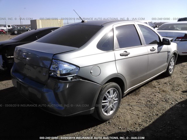 1FAHP35N88W215791 - 2008 FORD FOCUS SE/SEL/SES GRAY photo 4