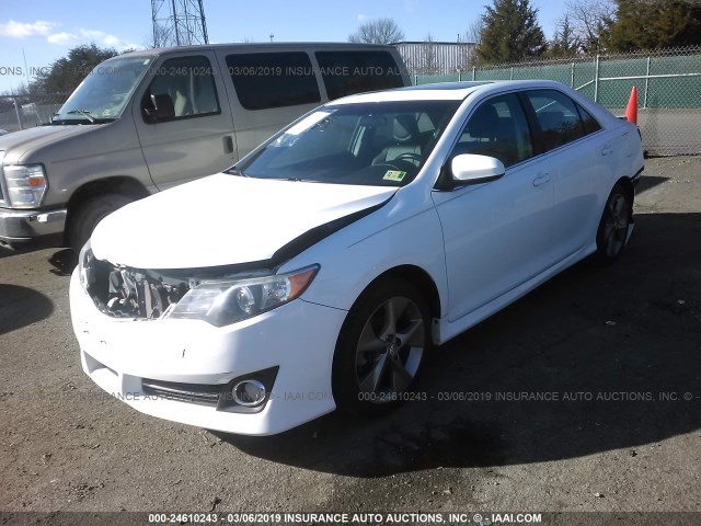 4T1BF1FK6EU322319 - 2014 TOYOTA CAMRY L/SE/LE/XLE 白色 照片 2