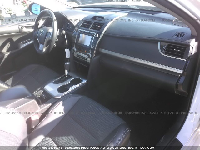 4T1BF1FK6EU322319 - 2014 TOYOTA CAMRY L/SE/LE/XLE 白色 照片 5