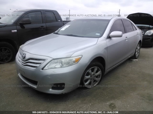 4T1BF3EK1BU173813 - 2011 TOYOTA CAMRY SE/LE/XLE SILVER photo 2