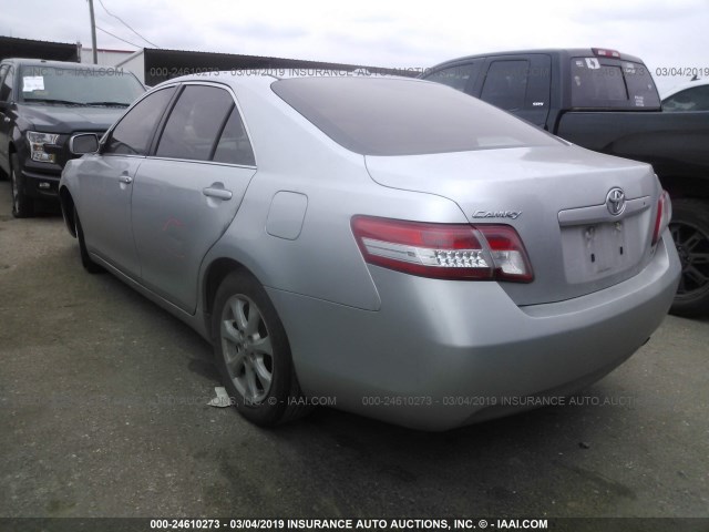 4T1BF3EK1BU173813 - 2011 TOYOTA CAMRY SE/LE/XLE SILVER photo 3