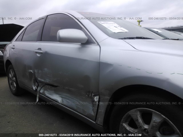 4T1BF3EK1BU173813 - 2011 TOYOTA CAMRY SE/LE/XLE SILVER photo 6