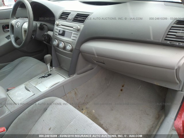 4T1BF3EK0BU171423 - 2011 TOYOTA CAMRY SE/LE/XLE 红色 照片 5