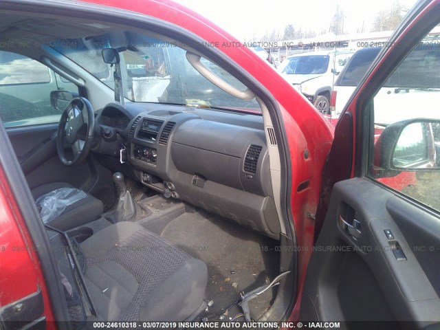 1N6AD06W17C445924 - 2007 NISSAN FRONTIER KING CAB LE/SE/OFF ROAD RED photo 5