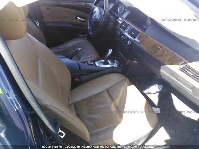 WBANV13598CZ57268 - 2008 BMW 528 XI BLUE photo 5