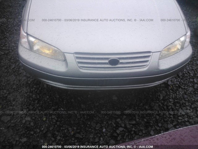JT2BG22K5X0308802 - 1999 TOYOTA CAMRY LE/XLE 银色 照片 6