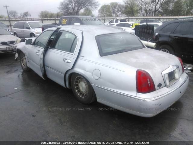 1LNHM81WX1Y683820 - 2001 LINCOLN TOWN CAR EXECUTIVE SILVER photo 3