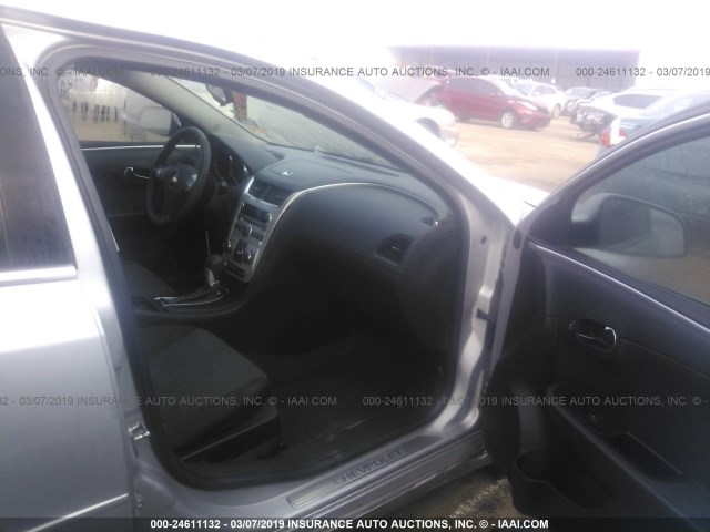 1G1ZC5E0XCF197404 - 2012 CHEVROLET MALIBU 1LT 银色 照片 5