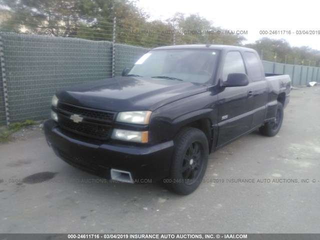 2GCEC19N361252484 - 2006 CHEVROLET SILVERADO C1500 BLACK photo 2