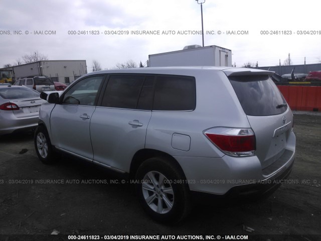 5TDZA3EH6DS032832 - 2013 TOYOTA HIGHLANDER PLUS SILVER photo 3