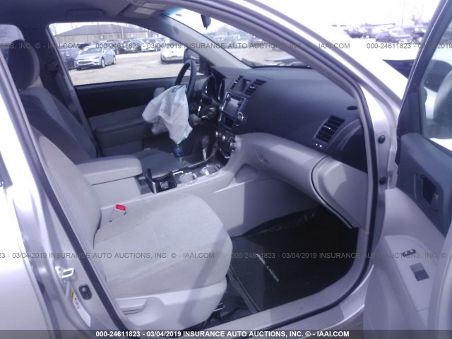 5TDZA3EH6DS032832 - 2013 TOYOTA HIGHLANDER PLUS SILVER photo 5