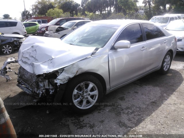 4T4BF3EK6BR215284 - 2011 TOYOTA CAMRY SE/LE/XLE SILVER photo 2