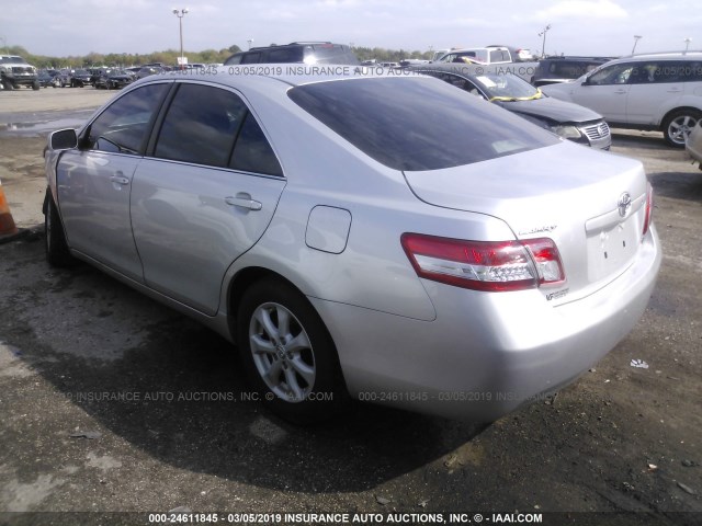 4T4BF3EK6BR215284 - 2011 TOYOTA CAMRY SE/LE/XLE SILVER photo 3