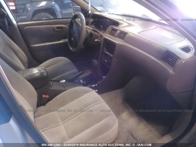 4T1BG22K0XU400590 - 1999 TOYOTA CAMRY CE/LE/XLE 金色 照片 5