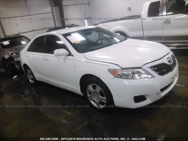 4T1BF3EK0BU613729 - 2011 TOYOTA CAMRY SE/LE/XLE WHITE photo 1