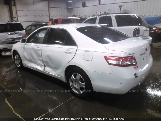 4T1BF3EK0BU613729 - 2011 TOYOTA CAMRY SE/LE/XLE WHITE photo 3