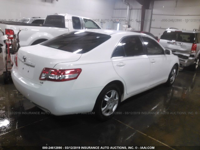 4T1BF3EK0BU613729 - 2011 TOYOTA CAMRY SE/LE/XLE WHITE photo 4