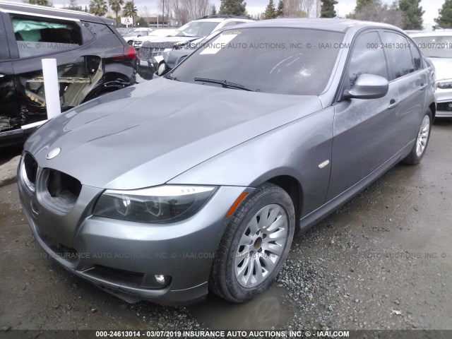 WBAPH53549A436530 - 2009 BMW 328 I SULEV GRAY photo 2