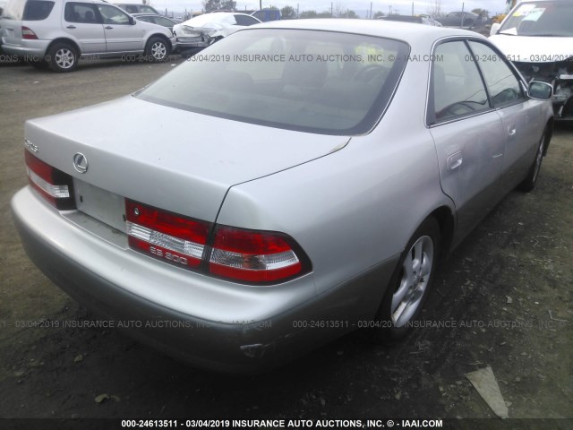 JT8BF28G410322256 - 2001 LEXUS ES 300 SILVER photo 4