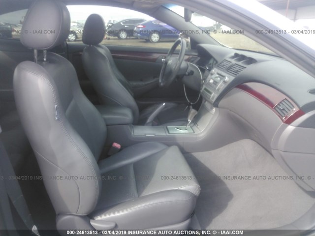 4T1CA30P44U020920 - 2004 TOYOTA CAMRY SOLARA SE/SLE ვერცხლისფერი ფოტო 5