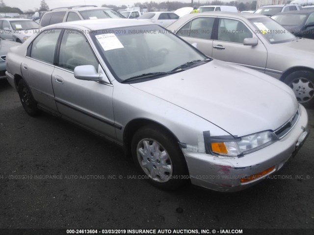 1HGCD5633TA095198 - 1996 HONDA ACCORD LX/EX SILVER photo 6