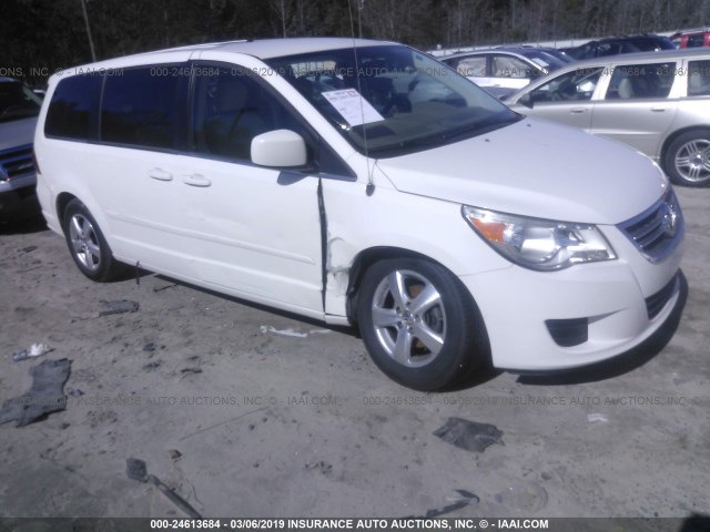 2V4RW3D19AR168825 - 2010 VOLKSWAGEN ROUTAN SE WHITE photo 1